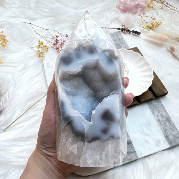 Gorgeous Large Agate Tower with Druzy - Picture 2 of 8